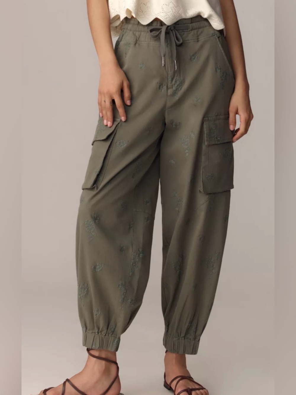 Anthropologie Pilcro Ditsy Embroidered Drawstring Cargo Pants Women’s Small